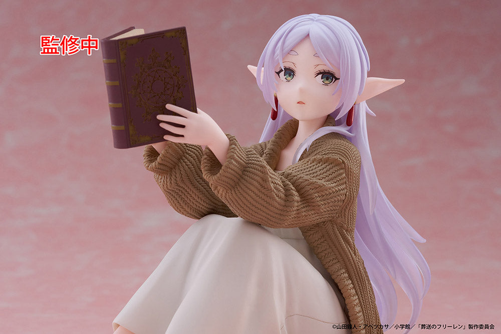 Frieren: Beyond Journey's End - Desktop Cute Prize Figure - Frieren (Roomwear Ver.)